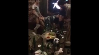 李陆雪与郑卿皓分手了 美女KTV喝醉前口后入式疯狂3P