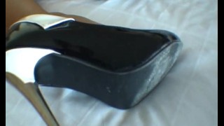 Sexy Thai bargirl fucks a tourist