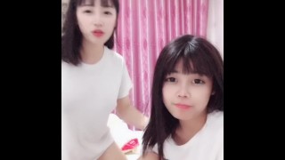 【初恋姐妹】姐妹直播互相揉奶磨逼诱惑1