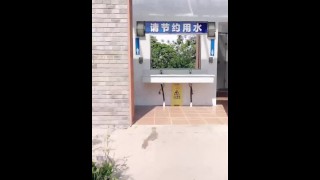 刘婷演绎公厕勾引背包男1080P