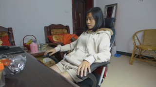 chinese footjob 小娟 HBF