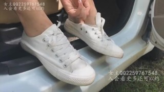 CHINESE FOOTJOB 跟会员约 超漂亮学生妹肉丝美脚足交 丝袜