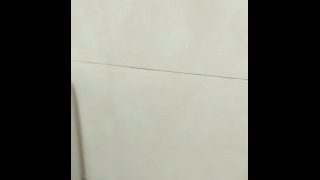 女神兔兔KTV淫乱4P路途中车上被大叔抽水.mp4