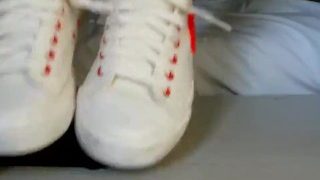 Chinese school girl footjob by white pantyhose