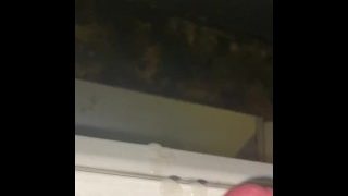 PETITE EJACULATION D’UN JEUNE FRANÇAIS PART LA FENÊTRE ! young french boy !