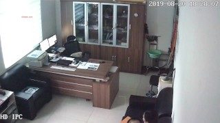 店铺打烊中年老板夫妇啪啪完再睡