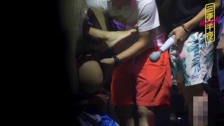 满足变态老公的要求将老婆装箱子里野外放置邀请路人随便玩