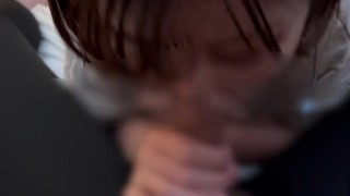 玉舐めと玉弄りながらごっくんフェラするメガネの女の子♡